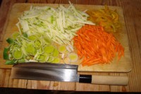 /album/farofa-vegetal/cenoura-abobrinha-e-alho-porro-picadinhos-jpg/